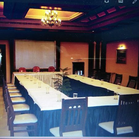 Veena Regency Hotel Chās Zewnętrze zdjęcie