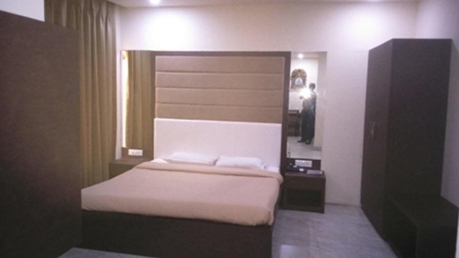 Veena Regency Hotel Chās Zewnętrze zdjęcie