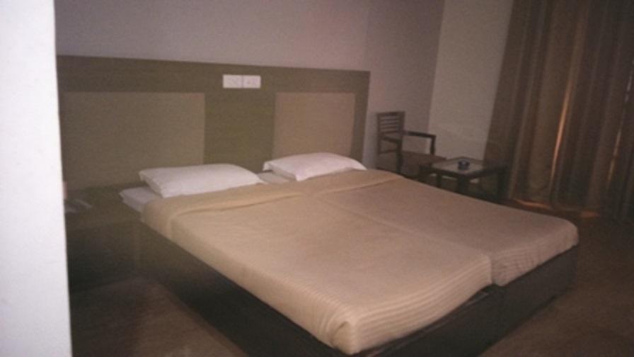 Veena Regency Hotel Chās Zewnętrze zdjęcie